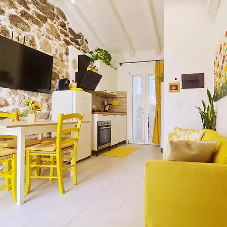 Lo Stazzo Della Dottoressa Holiday home Enas